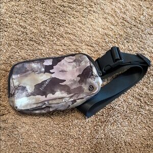 lululemon athletica Camo Belt Bag - Brown and Black